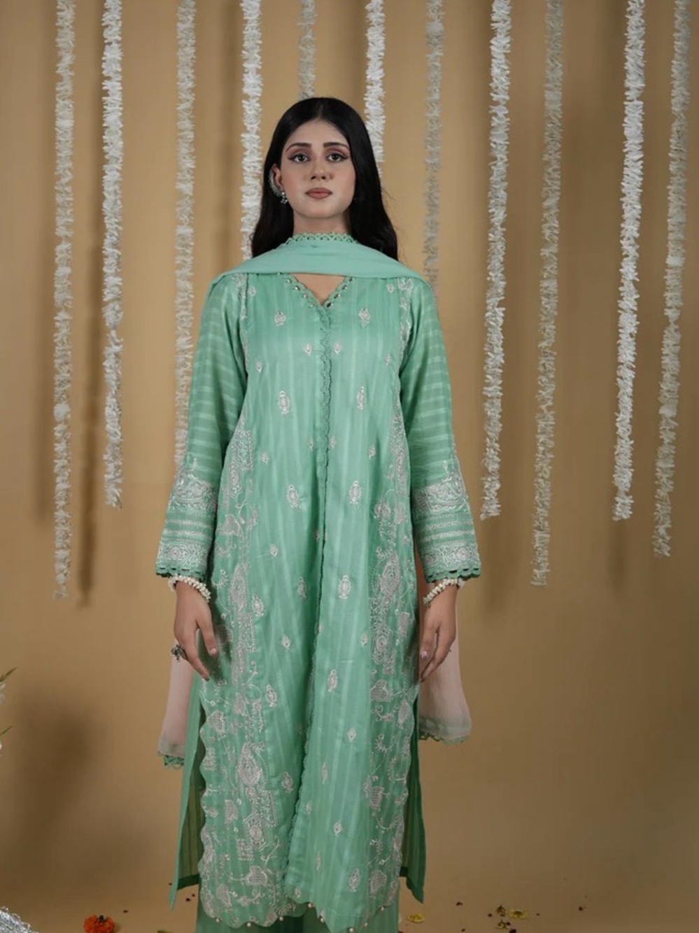 NWT Neelo Pret Pakistani 3 piece Outfit